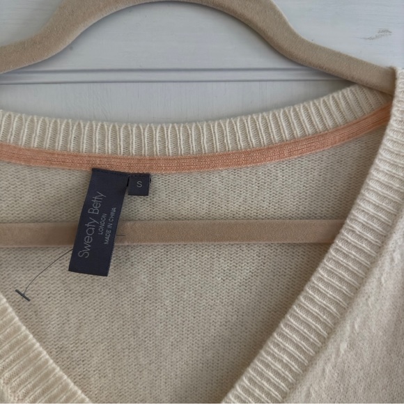 Sweaty Betty Recline Wool V Neck Sweater in Lily White Size Small - Picture 6 of 9